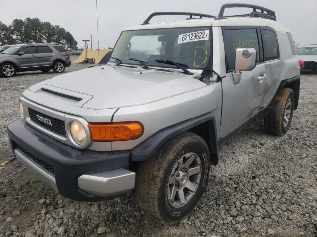 JTEZU11F270016887 - 2007 TOYOTA FJ CRUISER SILVER photo 2