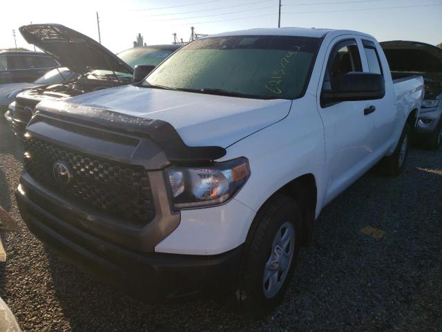5TFRY5F13LX270459 - 2020 TOYOTA TUNDRA DOU WHITE photo 2