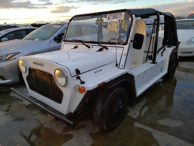 5YNWAHBG7JS061807 - 2018 MOKE CRUISER WHITE photo 2