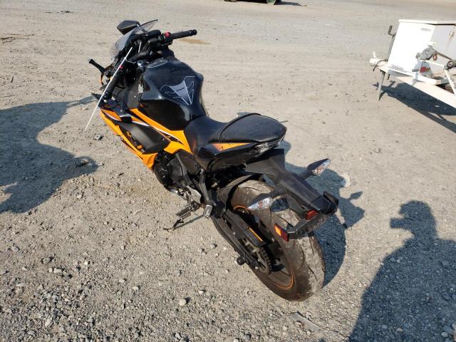 JKAEXEK13KDA36021 - 2019 KAWASAKI EX650 F ORANGE photo 3