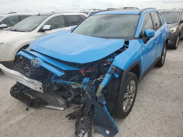 2T3C1RFV3MW159923 - 2021 TOYOTA RAV4 XLE P BLUE photo 2