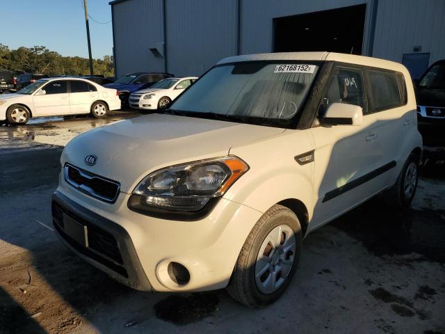 KNDJT2A55C7390607 - 2012 KIA SOUL WHITE photo 2