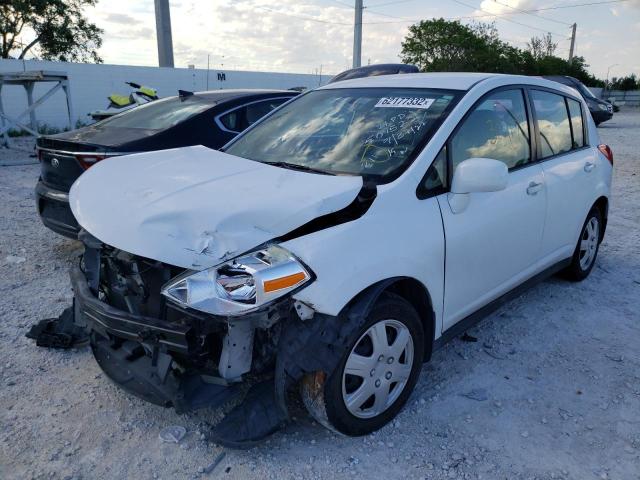 3N1BC13E29L501522 - 2009 NISSAN VERSA S WHITE photo 2