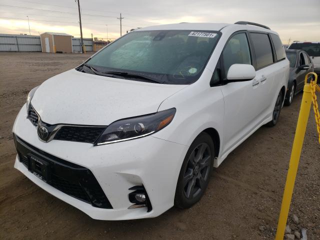 5TDXZ3DC7LS079470 - 2020 TOYOTA SIENNA SE WHITE photo 2