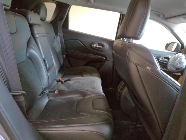 1C4PJMBX2KD186536 - 2019 JEEP CHEROKEE T SILVER photo 6