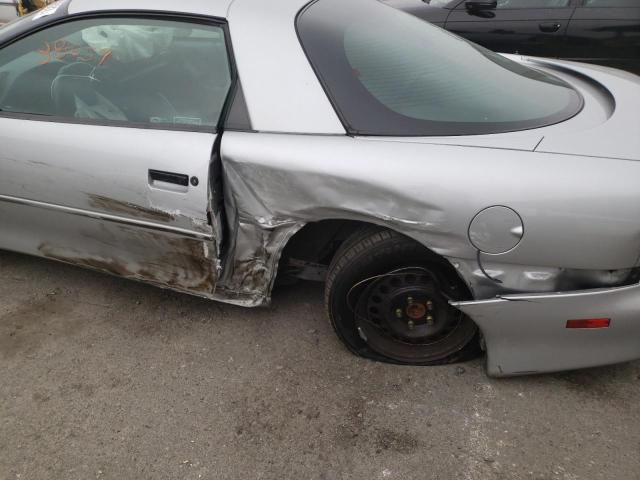 2G1FP22K6T2132160 - 1996 CHEVROLET CAMARO BAS 银色 照片 9