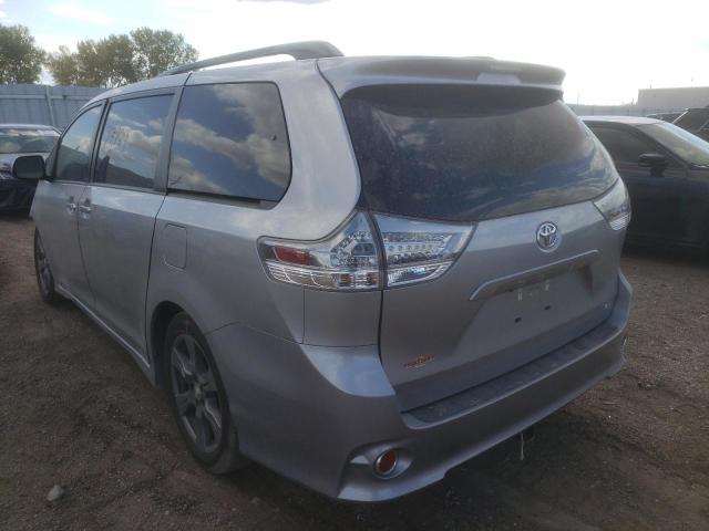 5TDXZ3DC0HS864159 - 2017 TOYOTA SIENNA SE SILVER photo 3