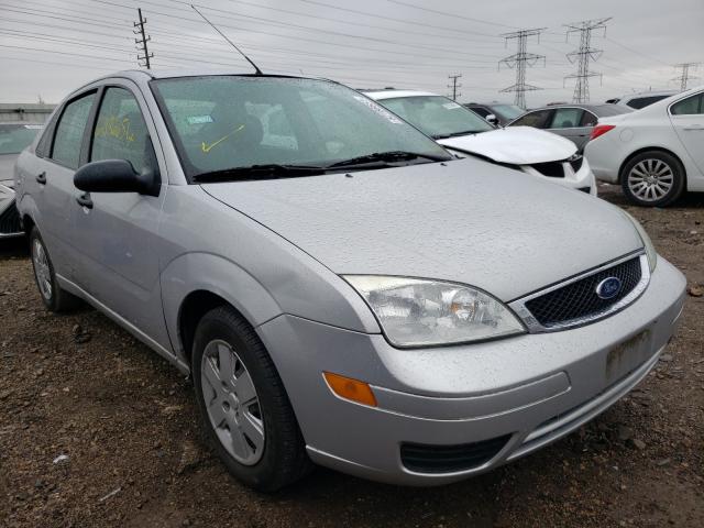 1FAFP34NX6W155485 - 2006 FORD FOCUS ZX4 SILVER photo 1