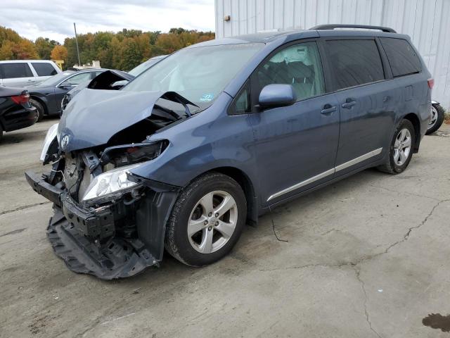 5TDKK3DCXFS650534 - 2015 TOYOTA SIENNA LE BLUE photo 2