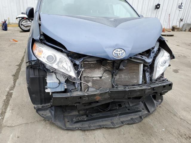 5TDKK3DCXFS650534 - 2015 TOYOTA SIENNA LE BLUE photo 9