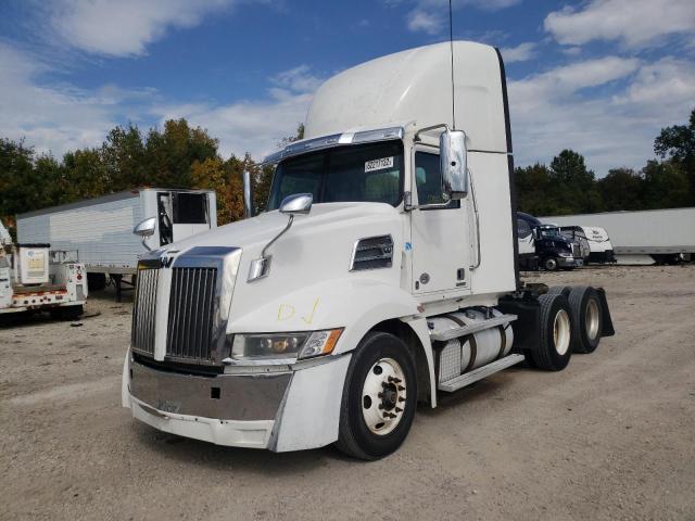 5KJJBLDR7HLJH7145 - 2017 WESTERN STAR/AUTO CAR 5700 XE WHITE photo 2