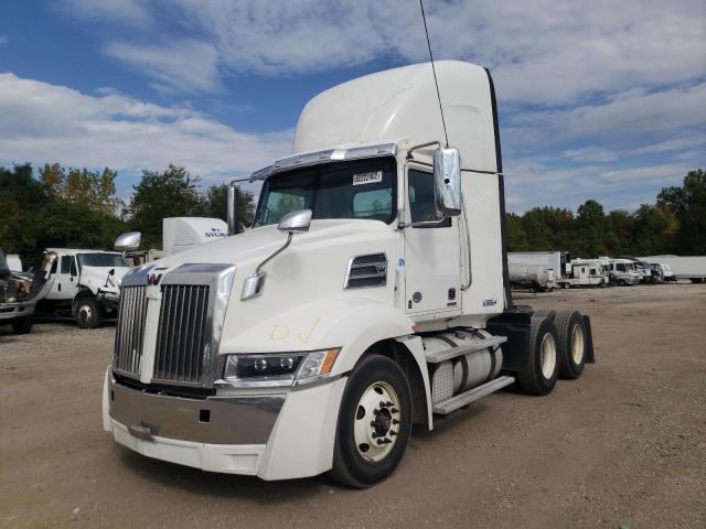 5KJJBLDR2HLJH8168 - 2017 WESTERN STAR/AUTO CAR 5700 XE WHITE photo 2