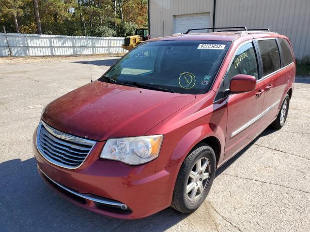 2C4RC1BG3DR654386 - 2013 CHRYSLER TOWN & COU RED photo 2