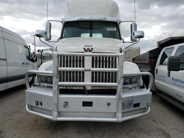 5KJJBLDR9JLJJ8236 - 2018 WESTERN STAR/AUTO CAR 5700 XE WHITE photo 9