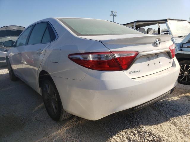 4T1BF1FK5GU548404 - 2016 TOYOTA CAMRY LE X WHITE photo 3