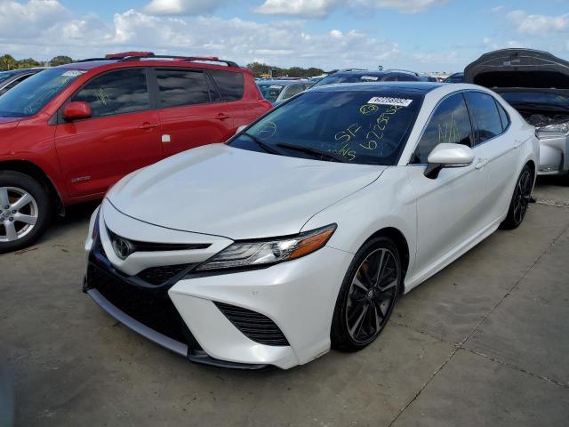 4T1B61HK5JU128095 - 2018 TOYOTA CAMRY XSE WHITE photo 2