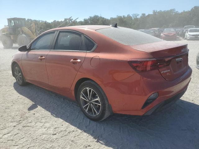 3KPF24AD8NE438440 - 2022 KIA FORTE FE ORANGE photo 3