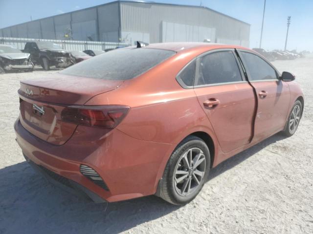 3KPF24AD8NE438440 - 2022 KIA FORTE FE ORANGE photo 4