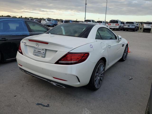 WDDPK3JA4JF146472 - 2018 MERCEDES-BENZ SLC 300 WHITE photo 4