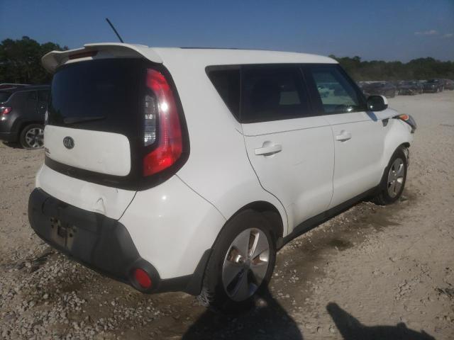 KNDJN2A29G7256317 - 2016 KIA SOUL WHITE photo 4