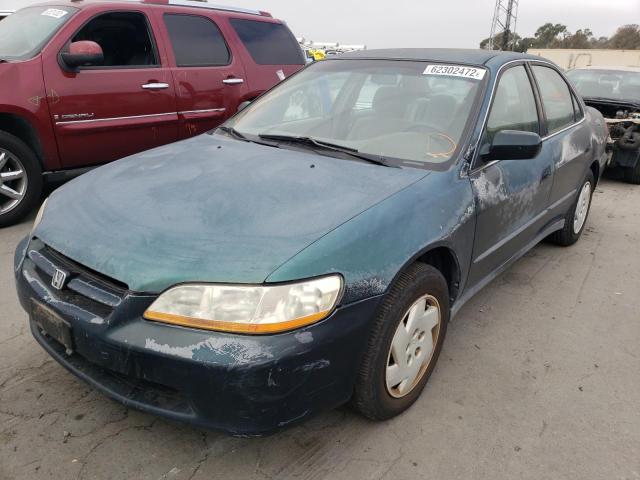 1HGCG1641WA021419 - 1998 HONDA ACCORD LX GREEN photo 2