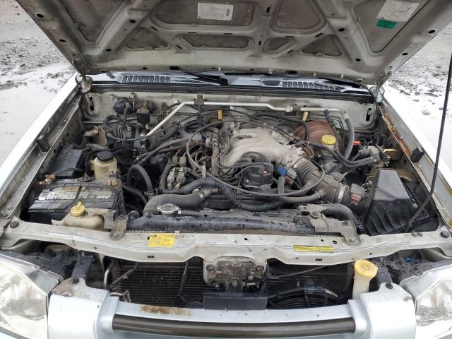 1N6ED27Y81C303865 - 2001 NISSAN FRONTIER C SILVER photo 7