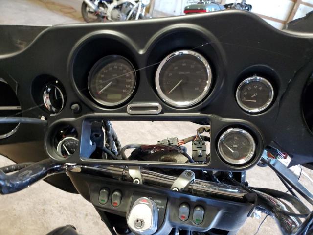 1HD1FCW115Y604412 - 2005 HARLEY-DAVIDSON FLHTCUI 黑色 照片 8