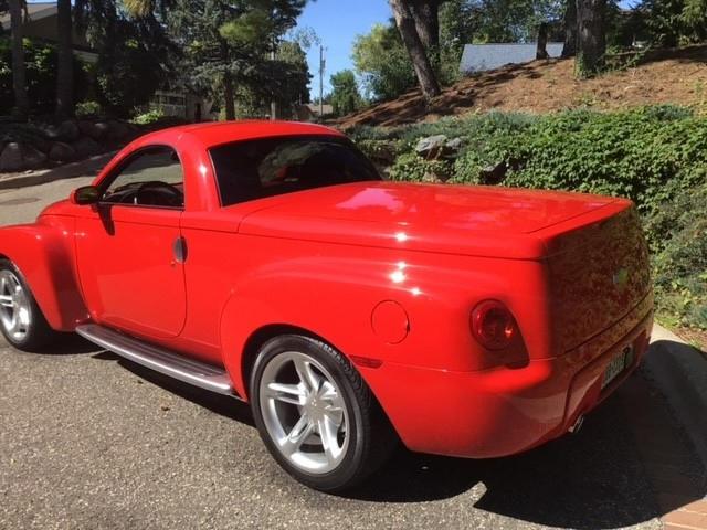 1GCES14PX4B104471 - 2004 CHEVROLET SSR RED photo 3