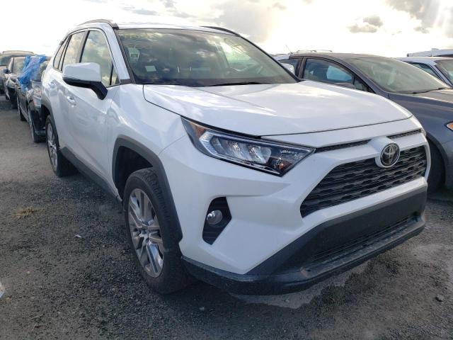 2T3C1RFVXLC057020 - 2020 TOYOTA RAV4 XLE P WHITE photo 1