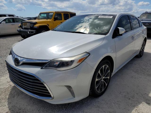 4T1BK1EBXJU275898 - 2018 TOYOTA AVALON XLE WHITE photo 2