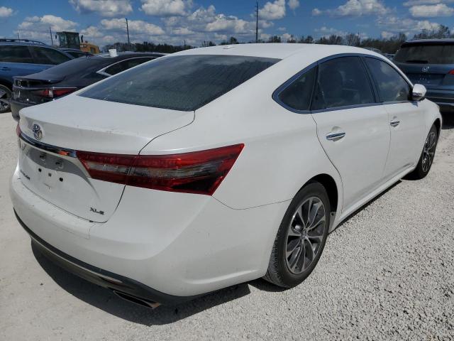4T1BK1EBXJU275898 - 2018 TOYOTA AVALON XLE WHITE photo 4