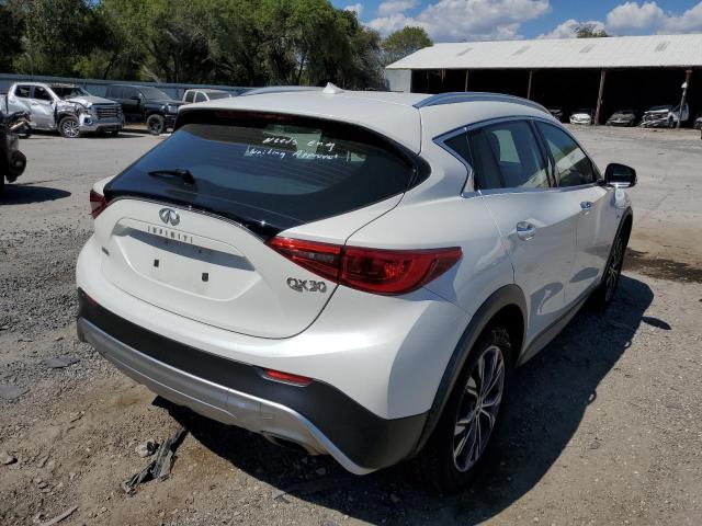 SJKCH5CR6JA053100 - 2018 INFINITI QX30 BASE WHITE photo 4