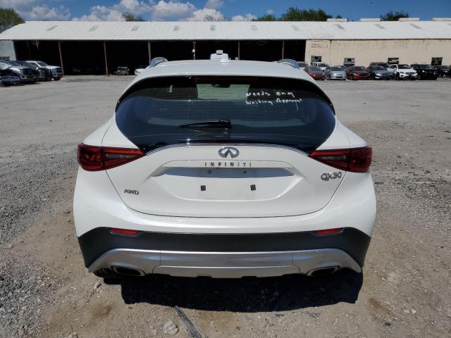 SJKCH5CR6JA053100 - 2018 INFINITI QX30 BASE WHITE photo 9