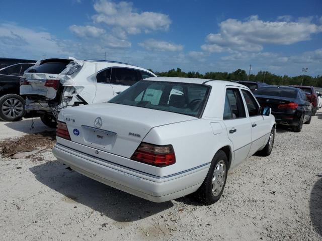 WDBEB31E5SC190213 - 1995 MERCEDES-BENZ E 300D WHITE photo 4