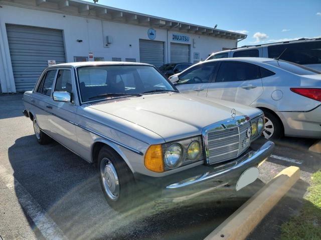 WDB12313012036057 - 1977 MERCEDES-BENZ 300 D SILVER photo 1