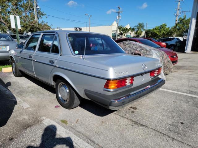 WDB12313012036057 - 1977 MERCEDES-BENZ 300 D SILVER photo 3