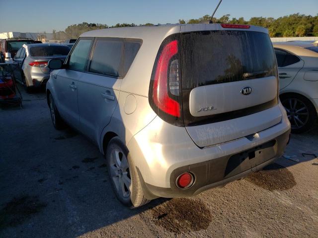 KNDJN2A28H7450953 - 2017 KIA SOUL SILVER photo 3