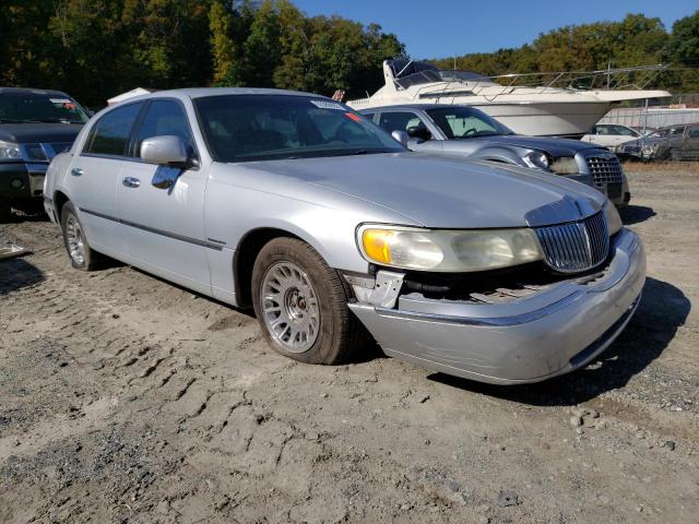 1LNHM83W41Y626381 - 2001 LINCOLN TOWN CAR C SILVER photo 1