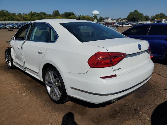 1VWDT7A33HC008689 - 2017 VOLKSWAGEN PASSAT R-L WHITE photo 3