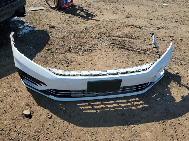 1VWDT7A33HC008689 - 2017 VOLKSWAGEN PASSAT R-L WHITE photo 9