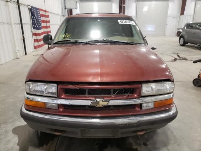 1GNDT13W5W2194883 - 1998 CHEVROLET BLAZER MAROON photo 9