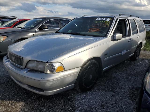 YV1LW5587W2443759 - 1998 VOLVO V70 SILVER photo 2