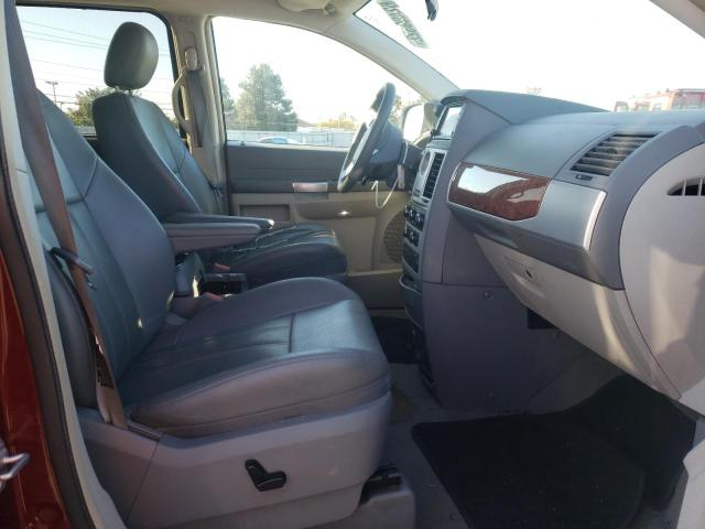 2A8HR54PX8R821517 - 2008 CHRYSLER TOWN & COU 栗色 照片 5