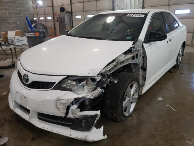 4T1BF1FK6CU582944 - 2012 TOYOTA CAMRY BASE WHITE photo 2