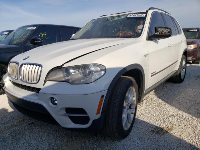 5UXZV4C50D0G54446 - 2013 BMW X5 XDRIVE3 WHITE photo 2