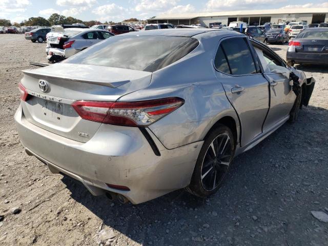 4T1B61HK2JU124697 - 2018 TOYOTA CAMRY XSE SILVER photo 4