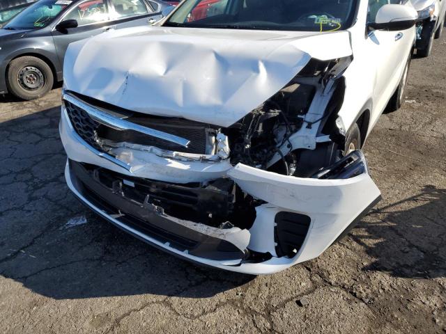 5XYPGDA35KG597539 - 2019 KIA SORENTO L WHITE photo 9