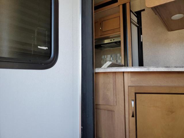 5ZT2CAYB4KX013063 - 2019 CAOC CAMPER TWO TONE photo 6