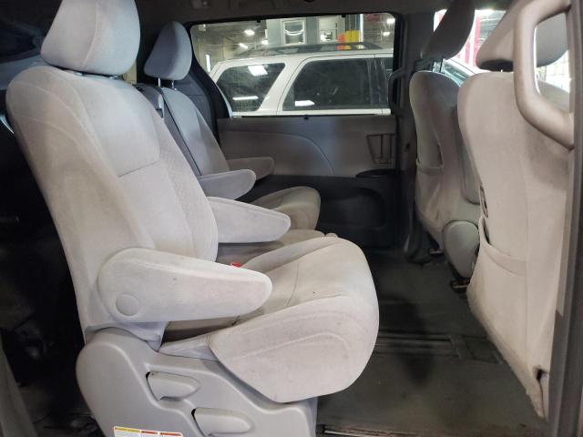 5TDKK3DC3GS752940 - 2016 TOYOTA SIENNA LE SILVER photo 6