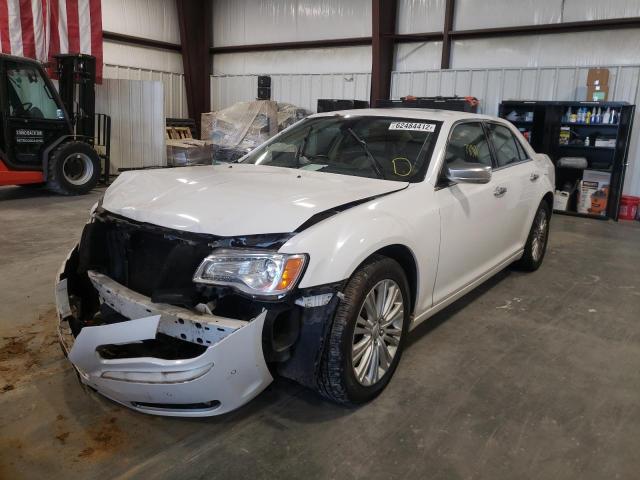 2C3CCAST2DH561792 - 2013 CHRYSLER 300C LUXUR WHITE photo 2